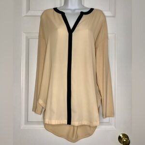 Lyssé Beige and Black V-Neck Blouse Tunic M